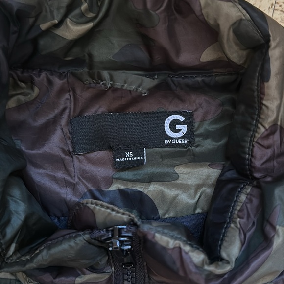 Men’s Guess XS Camo Puff Jacket - Picture 3 of 4
